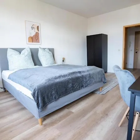 Schickes In Chemnitz-sonneberg Mit 2 Schlafzimmern Und Balkon *