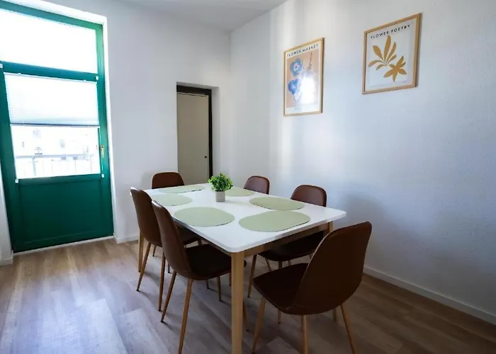 Schickes In Chemnitz-sonneberg Mit 2 Schlafzimmern Und Balkon *