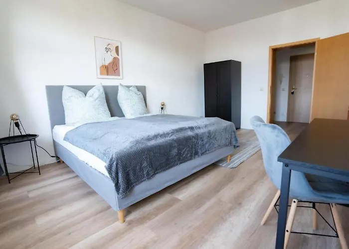 Schickes In Chemnitz-sonneberg Mit 2 Schlafzimmern Und Balkon *