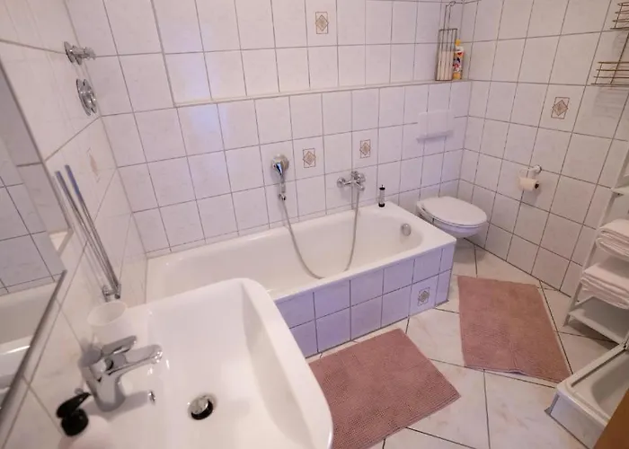 Schickes In Chemnitz-sonneberg Mit 2 Schlafzimmern Und Balkon *